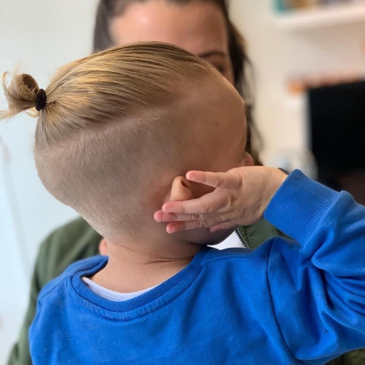 Детская стрижка с хвостиком