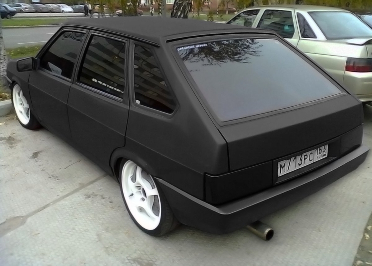 ВАЗ 2109 черная тюнинговая
