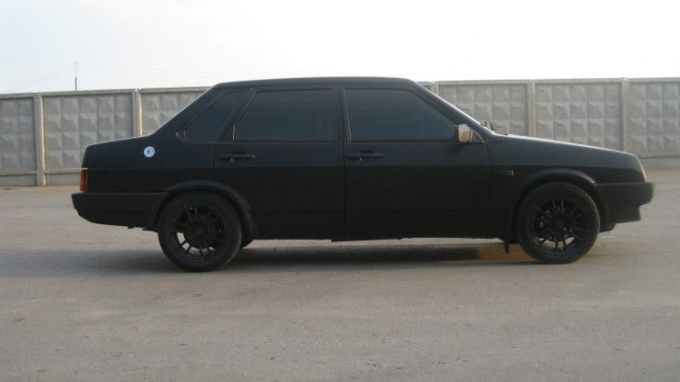 ВАЗ 21099 черная с черными дисками