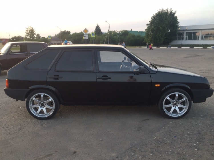 ВАЗ 2109 черная r15