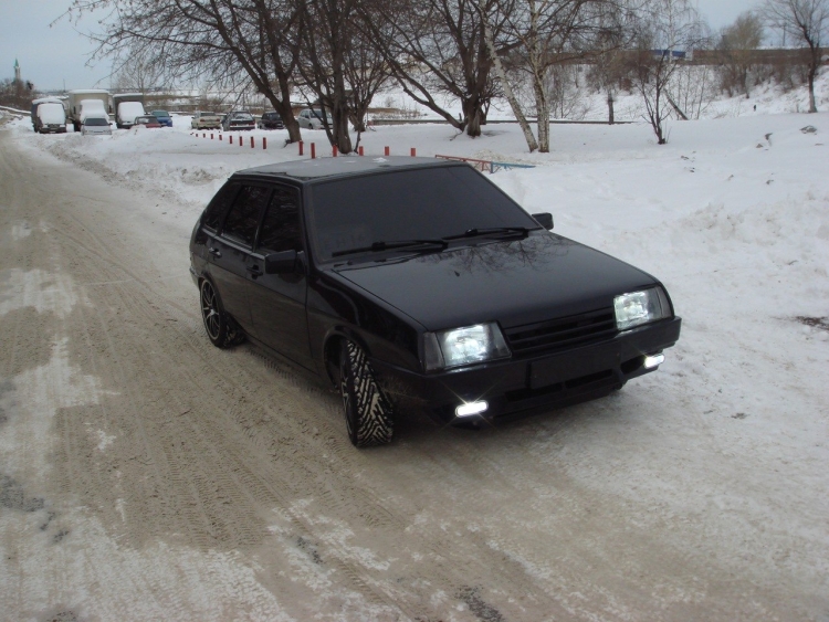 ВАЗ 2109 черная зимой