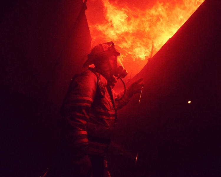 Пожарные на пожаре