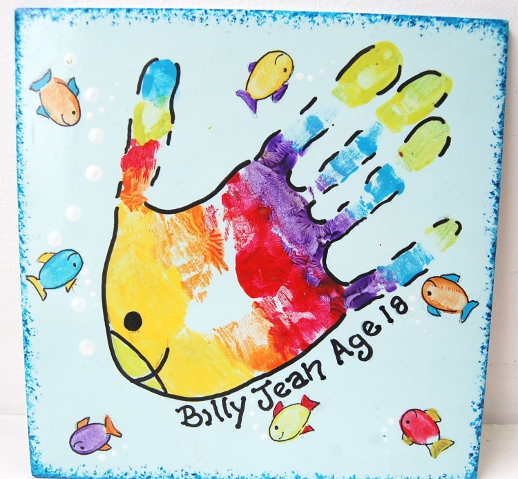 Отпечаток руки гуашью