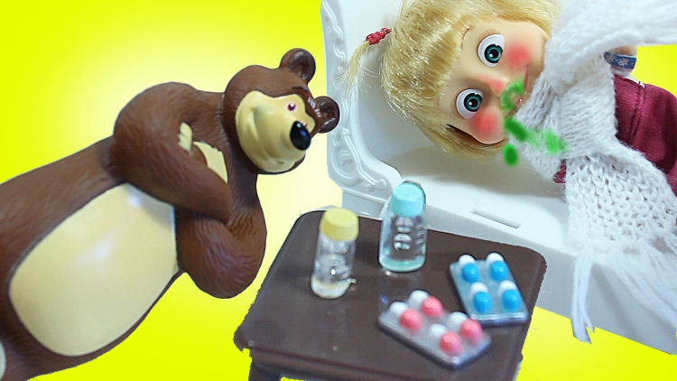 Маша и медведь Маша заболела