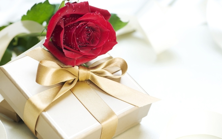 Розы в подарок