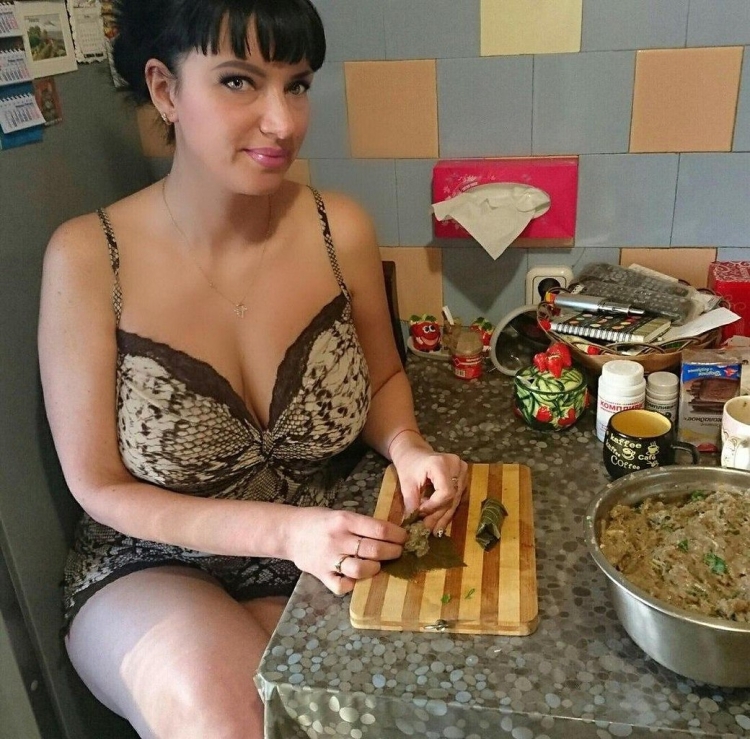 Женщины на кухне домашнее