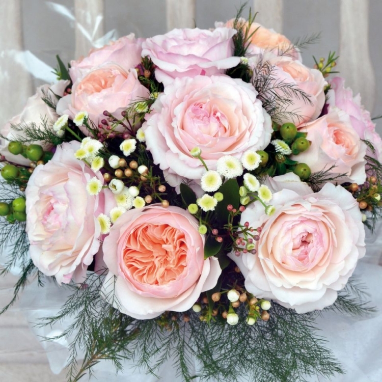 С днём рождения пионовидные розы