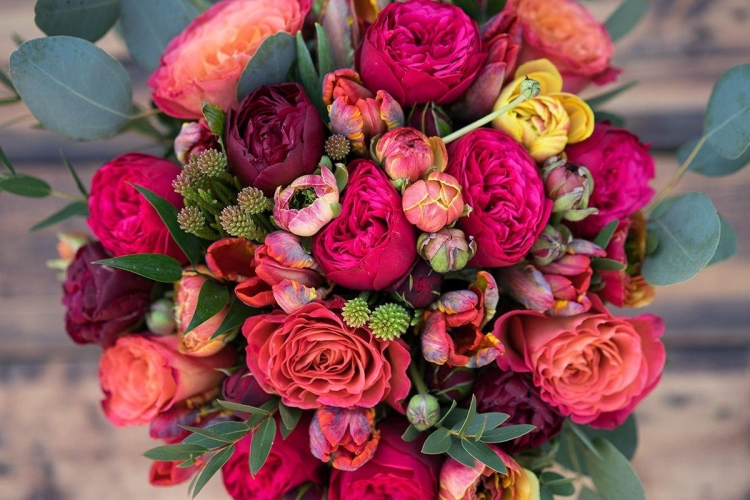 Пионовые розы букет