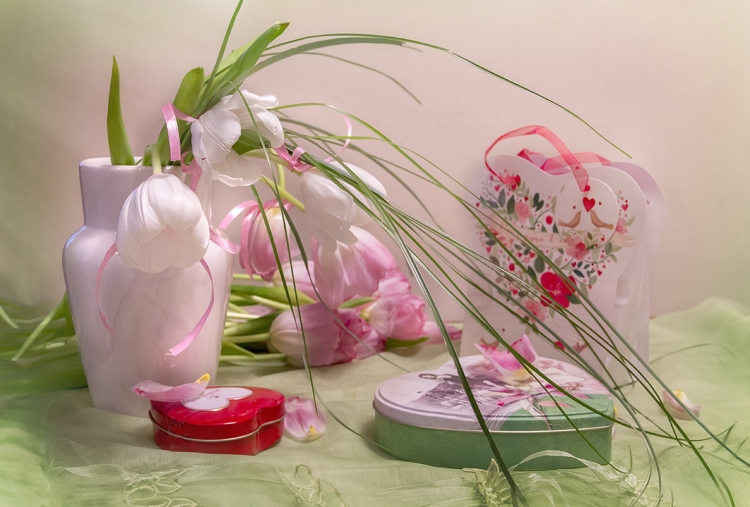 С днём рождения девушке нежные цветы