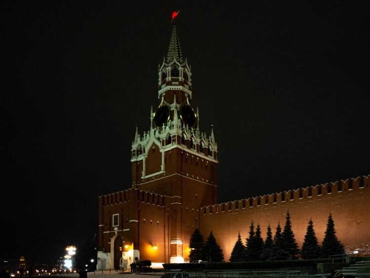 Спасская башня Кремлевские куранты ночью