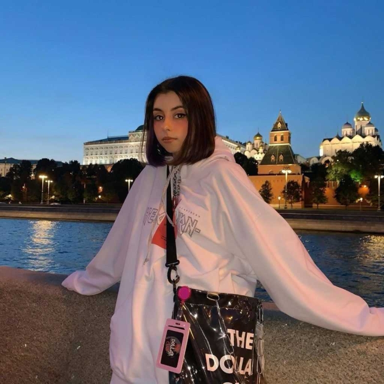 Дора певица Дарья Шиханова