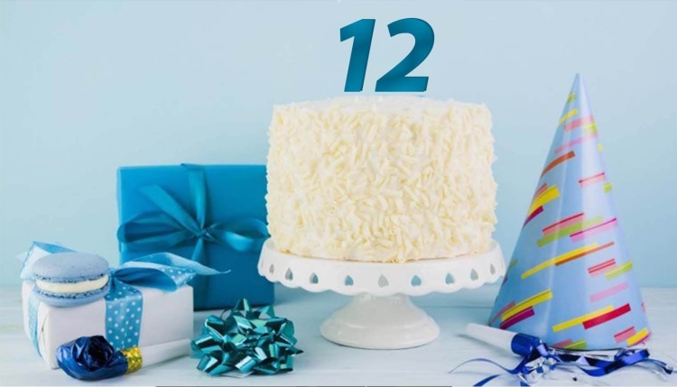 Синий торт со свечами