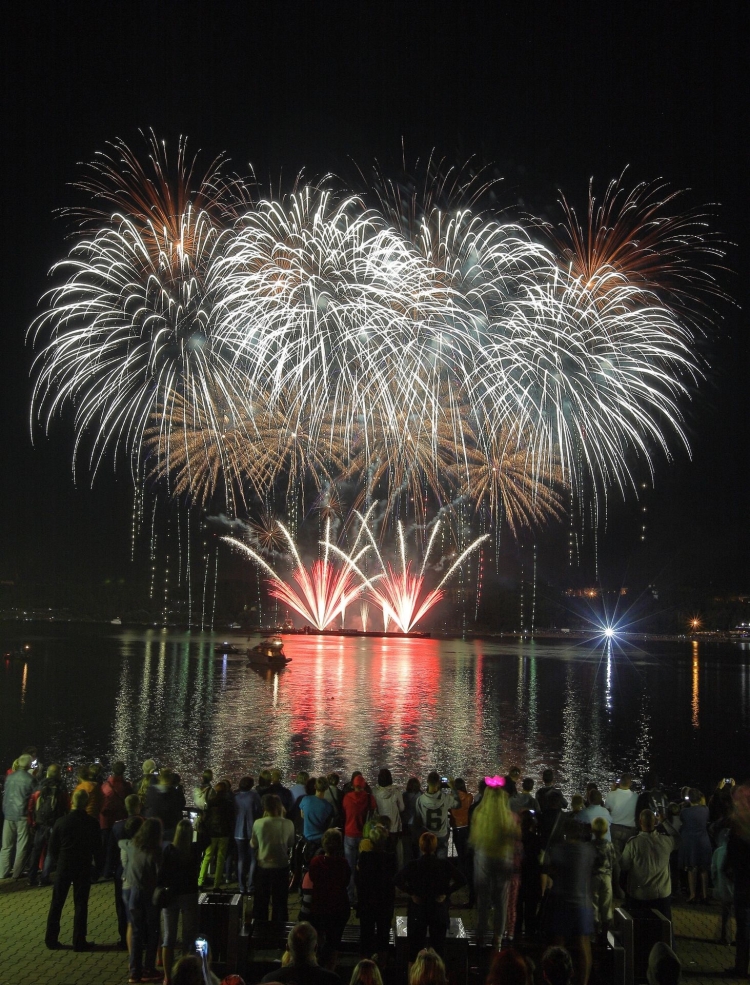 Серебряная Ладья Кострома фестиваль фейерверков