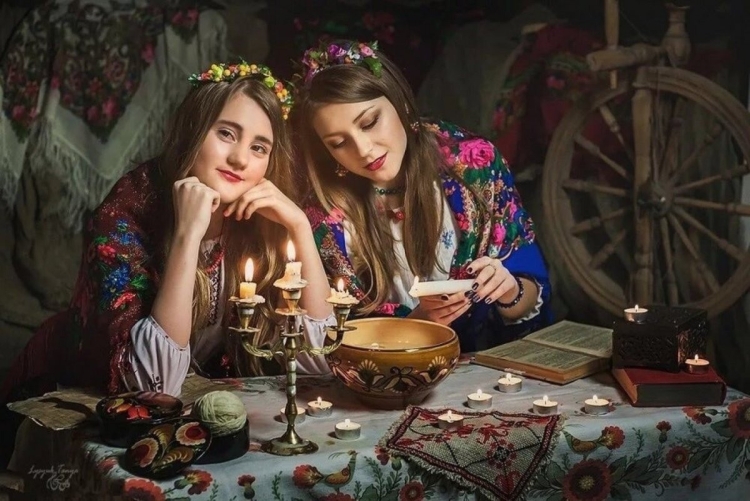 Девушки гадают на Святки