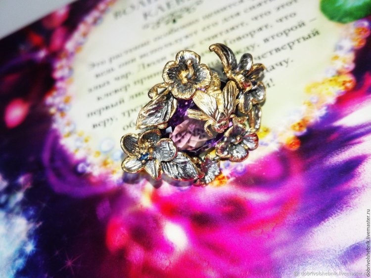 Золотое кольцо с аметистом цветы и мотылек