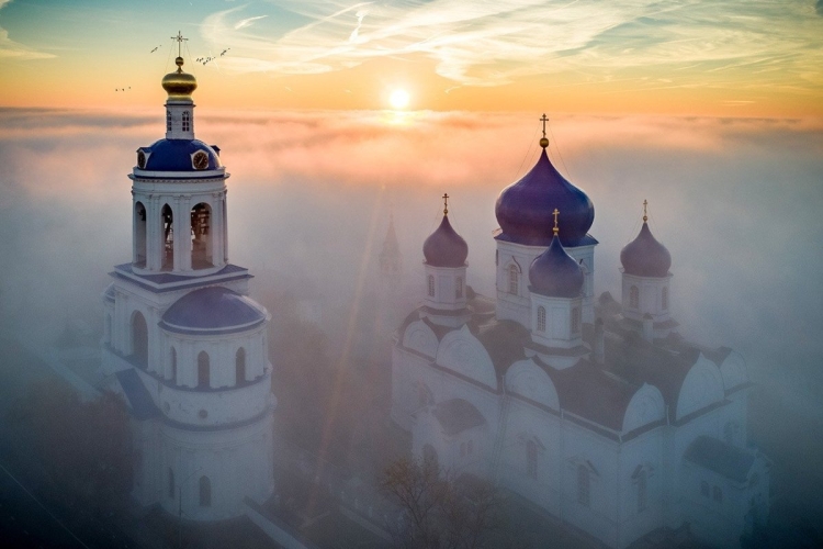 Рассвет над храмом