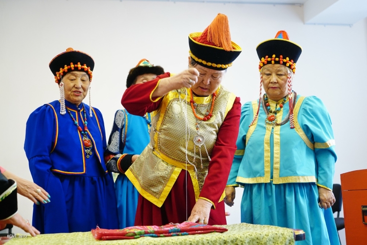 Тункинский Бурятский национальный костюм