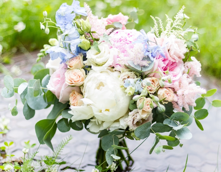 Розы пионы гортензии