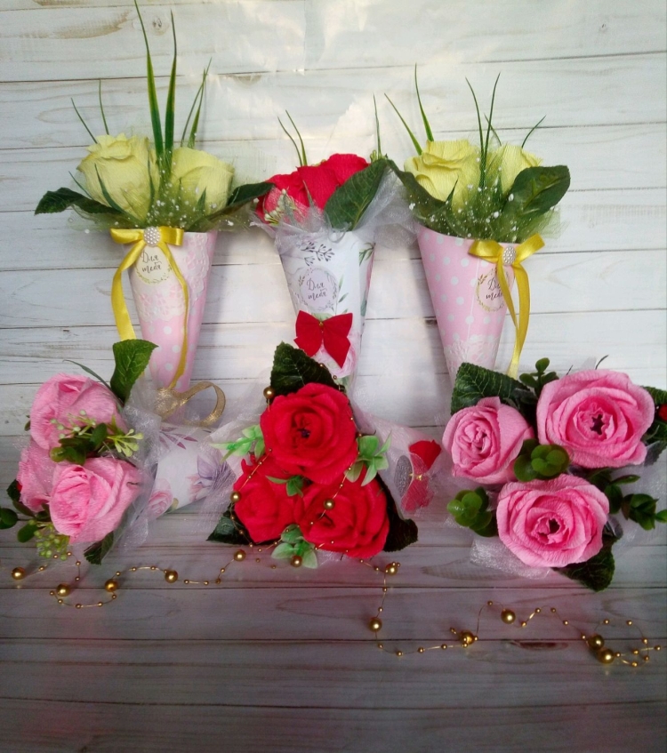 Цветочные композиции из гофрированной бумаги