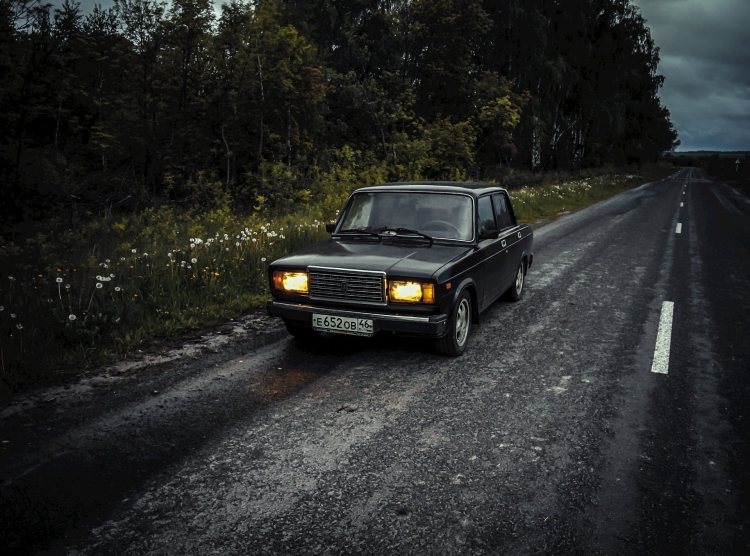 ВАЗ 2107 черная Старая