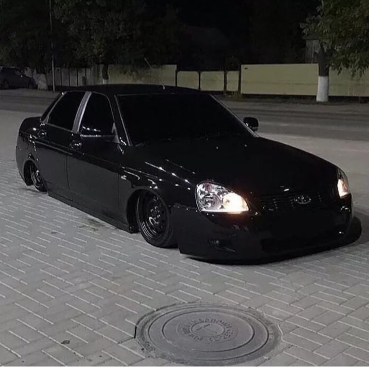 Приора чёрная тонированная заниженная