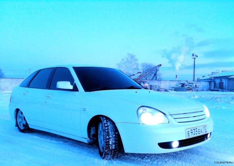 Лада Приора белая тонированная