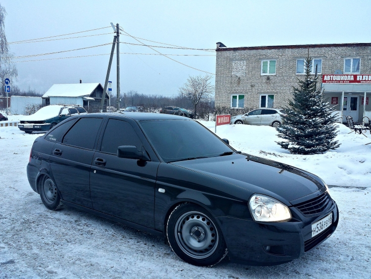 Приора чёрная тонированная