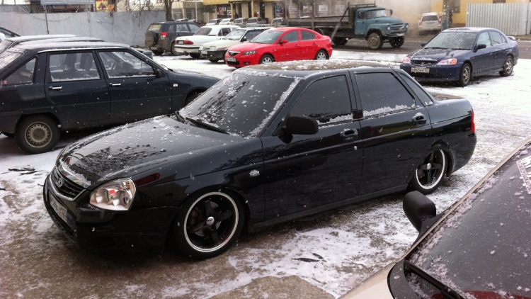 Черная Приора 2 седан тонированная