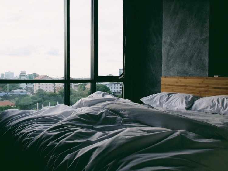 Кровать гача лайф ночью