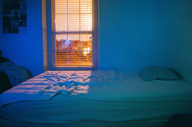 Кровать ночью