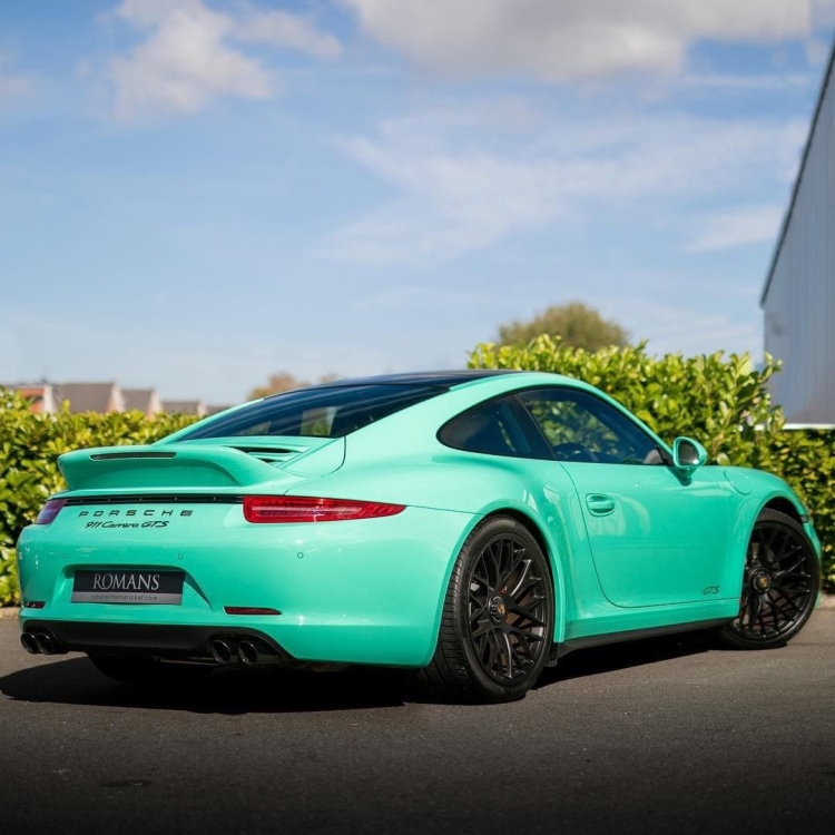 Бирюзовый Порше 911 кабриолет
